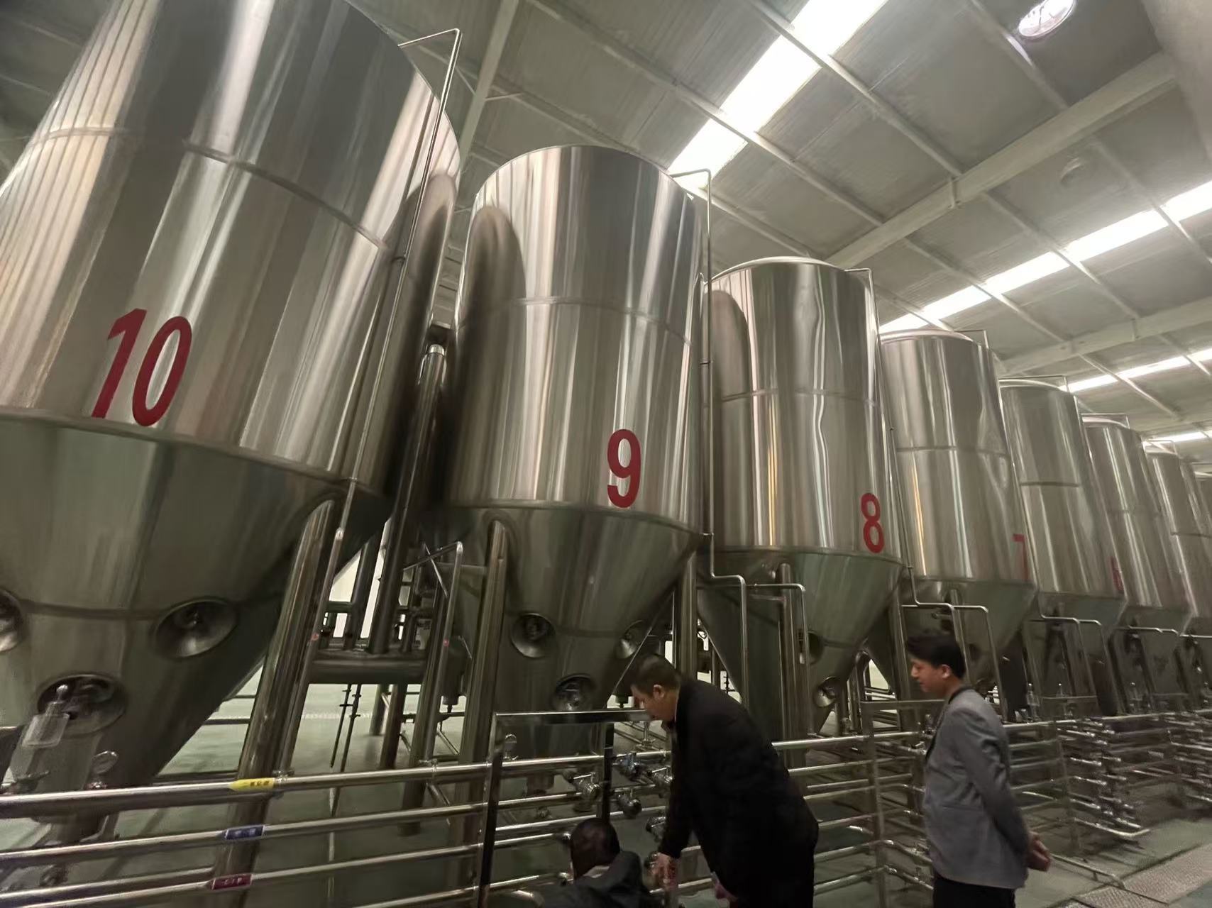 怀宁精酿啤酒设备厂—平面布置、设备设计、制造、调试、培训等一条龙服务